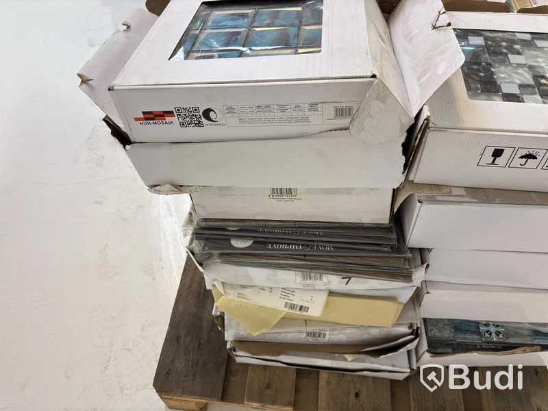 (NEW) Lot of assorted tiles, various types and brands