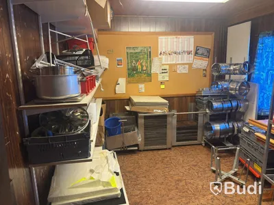 Parti plåtar, formar och tillbehör på lagret
