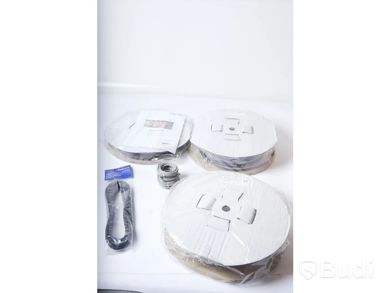 1x Cable kit 37 m, 1x cable kit 43, 4x cable kit 73 m, spiralslang 2,5 + div.