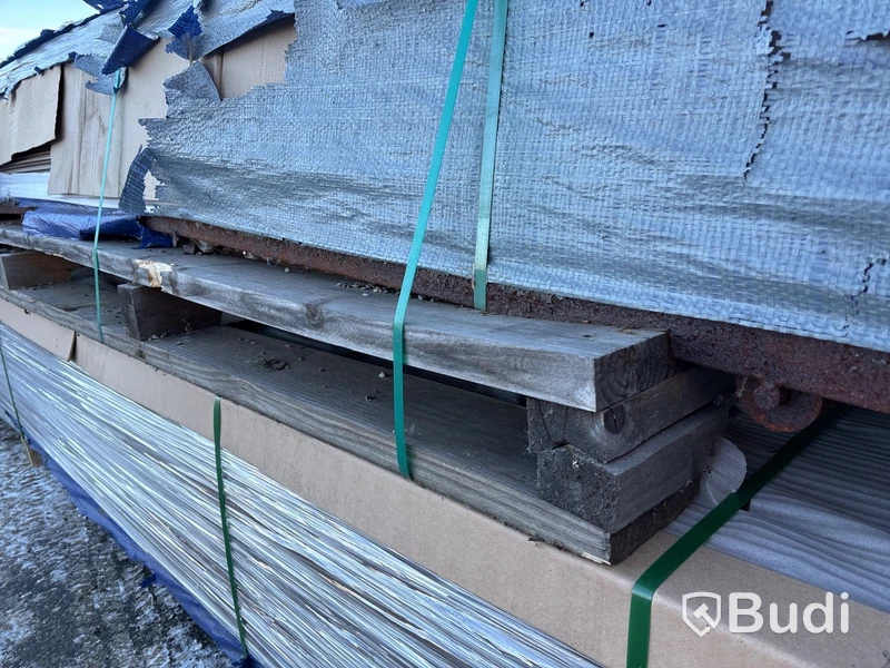 Komposittrall Kirkedal, Heimdal, ek/hardwood, 22x300x6000 och 22x130x6000 mm.