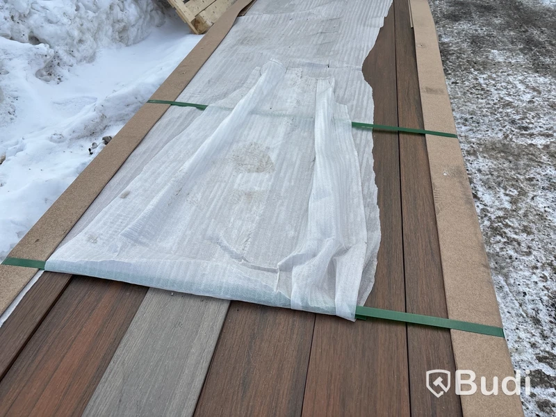 Komposittrall Kirkedal, Heimdal, ek/hardwood, 22x300x6000 och 22x130x6000 mm.