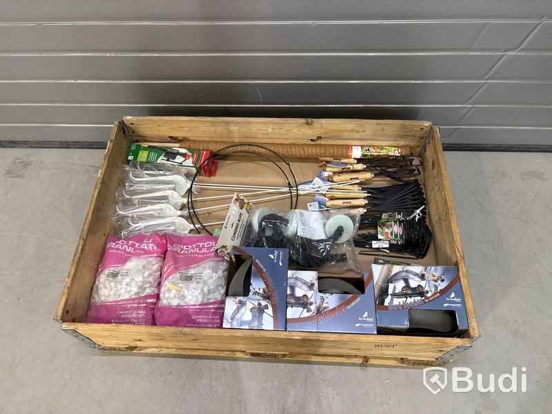 Parti med diverse för trädgården