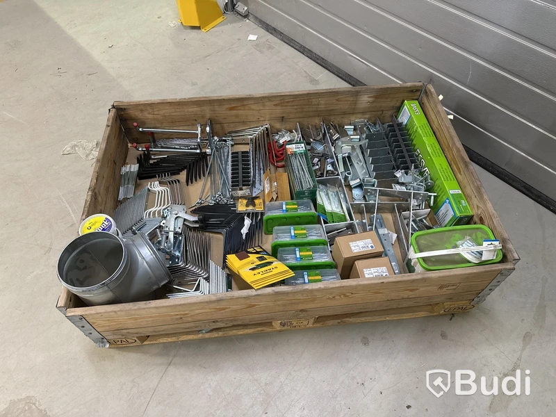 Parti med diverse byggrelaterade produkter