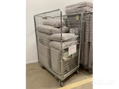 Parti med dynor och kuddar till utemöbler, varierande storlekar i ljusgrå