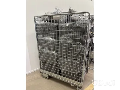 Parti med diverse dynor och kuddar till utemöbler, varierande storlekar i gråa nyanser