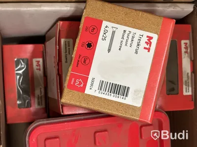 Parti med diverse byggtillbehör