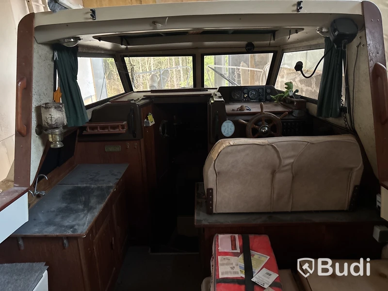Kabinbåt Bever 740 med "ny" motor och vagn Längd (m): 7,4