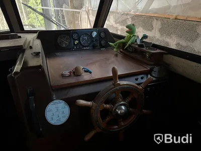 Kabinbåt Bever 740 med "ny" motor och vagn Längd (m): 7,4