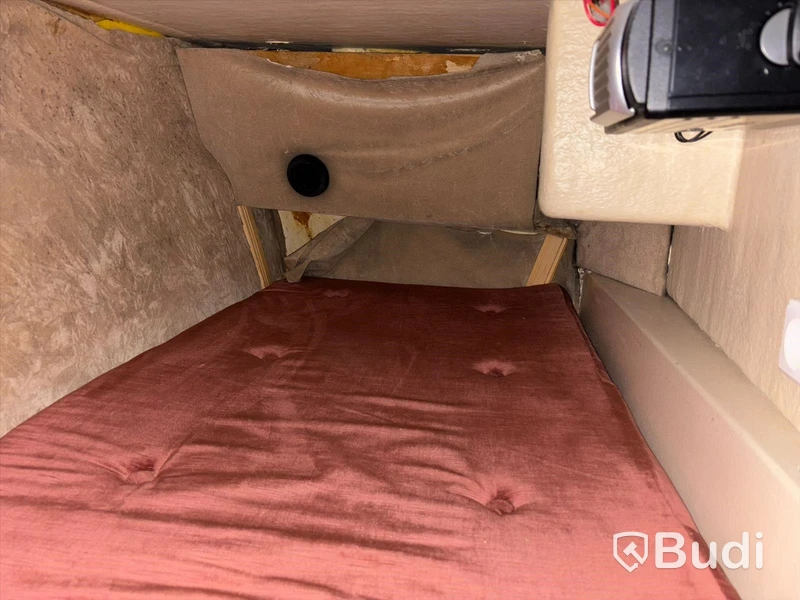 Kabinbåt Bever 740 med "ny" motor och vagn Längd (m): 7,4