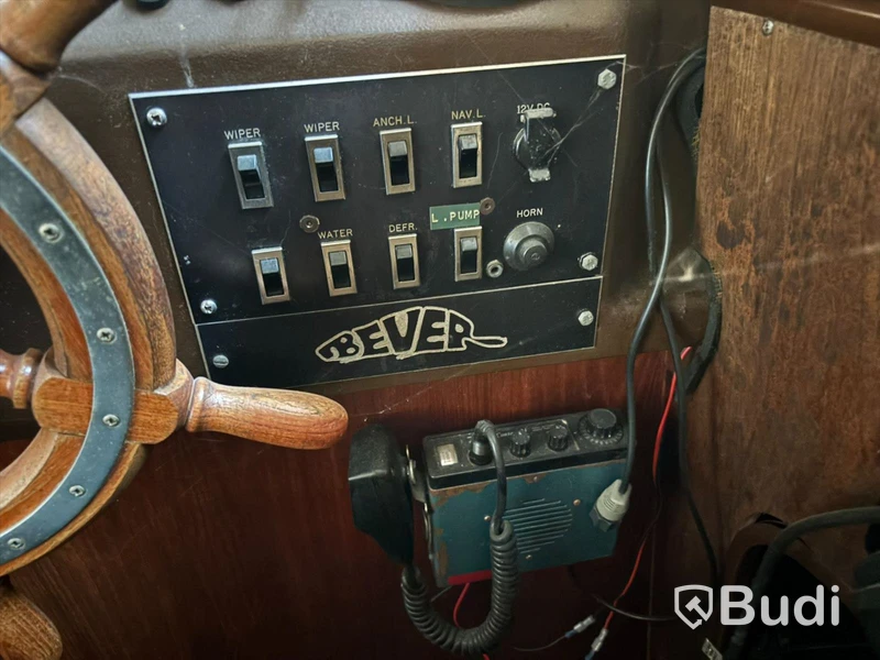 Kabinbåt Bever 740 med "ny" motor och vagn Längd (m): 7,4