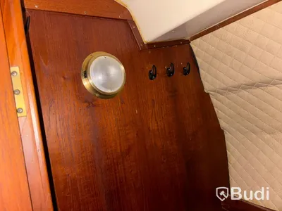 Kabinbåt Bever 740 med "ny" motor och vagn Längd (m): 7,4