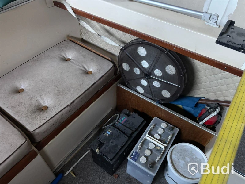 Kabinbåt Bever 740 med "ny" motor och vagn Längd (m): 7,4