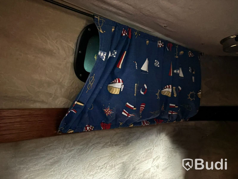Kabinbåt Bever 740 med "ny" motor och vagn Längd (m): 7,4