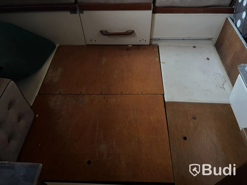 Kabinbåt Bever 740 med "ny" motor och vagn Längd (m): 7,4
