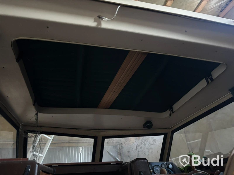 Kabinbåt Bever 740 med "ny" motor och vagn Längd (m): 7,4