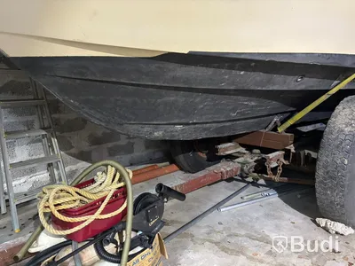 Kabinbåt Bever 740 med "ny" motor och vagn Längd (m): 7,4