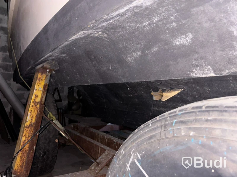 Kabinbåt Bever 740 med "ny" motor och vagn Längd (m): 7,4