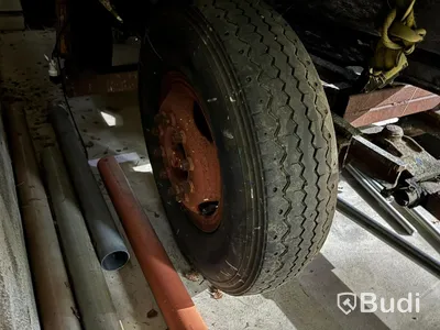 Kabinbåt Bever 740 med "ny" motor och vagn Längd (m): 7,4
