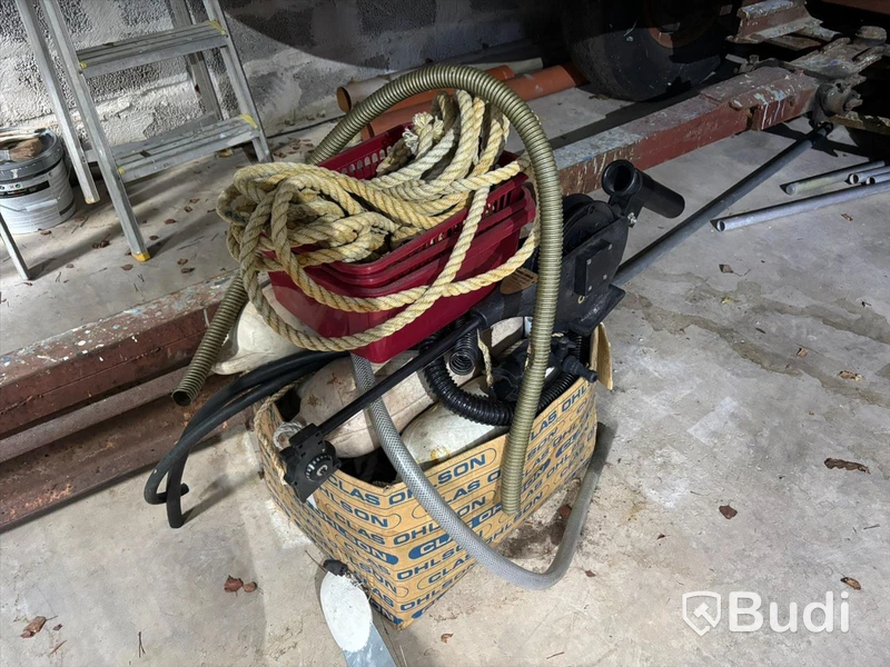 Kabinbåt Bever 740 med "ny" motor och vagn Längd (m): 7,4