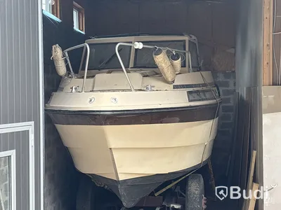 Kabinbåt Bever 740 med "ny" motor och vagn Längd (m): 7,4