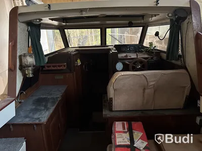 Kabinbåt Bever 740 med "ny" motor och vagn Längd (m): 7,4