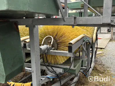 Boat bottom washer, modified for motorboats and sailboats with shallow keels