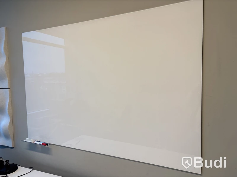 Whiteboard inkl. 4 st. ljudpaneler