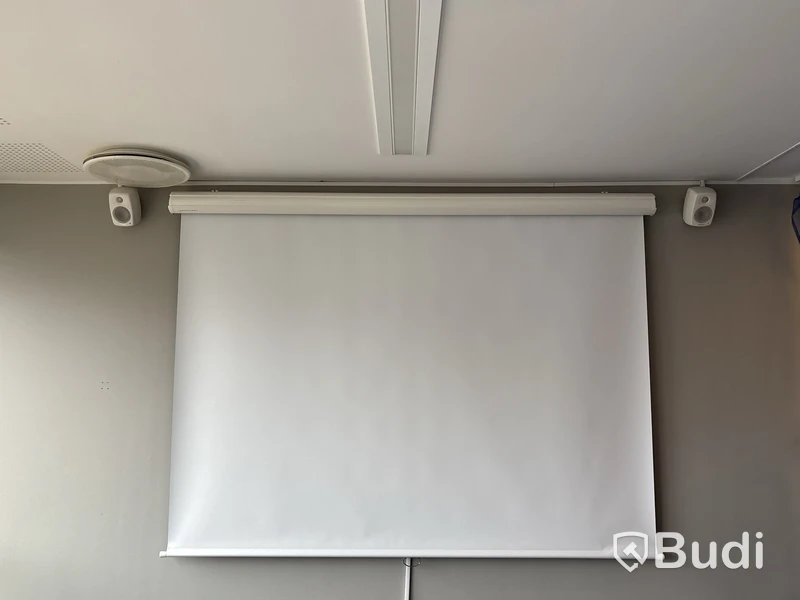 Projektor inkl. projektorduk och 2 st. högtalare