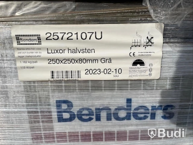 3 st. pall Mursten Benders, 2572107U Luxor Slät Halv 250x250x80mm