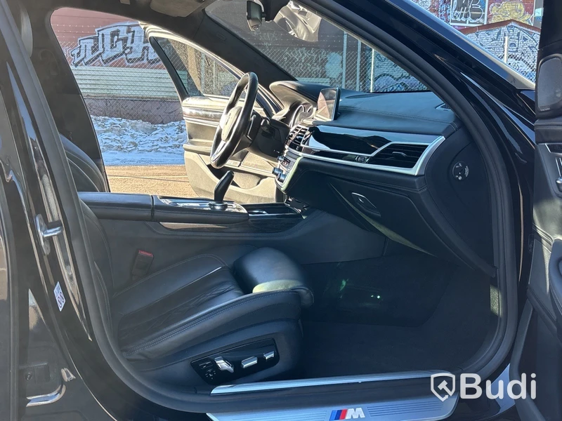 BMW 750 LD xDrive G12 | 9690 mil | 2018 | M-Sport | Executive