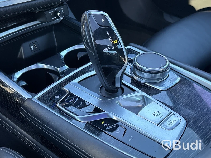 BMW 750 LD xDrive G12 | 9690 mil | 2018 | M-Sport | Executive