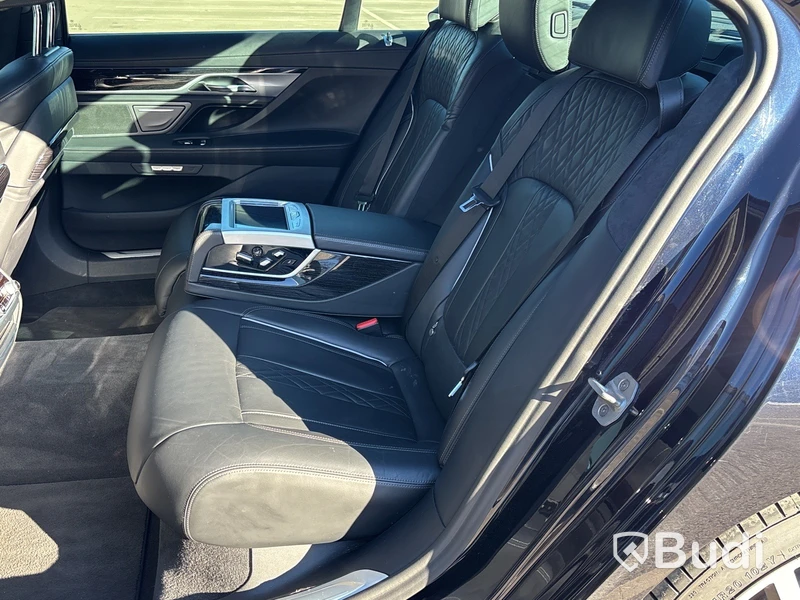 BMW 750 LD xDrive G12 | 9690 mil | 2018 | M-Sport | Executive
