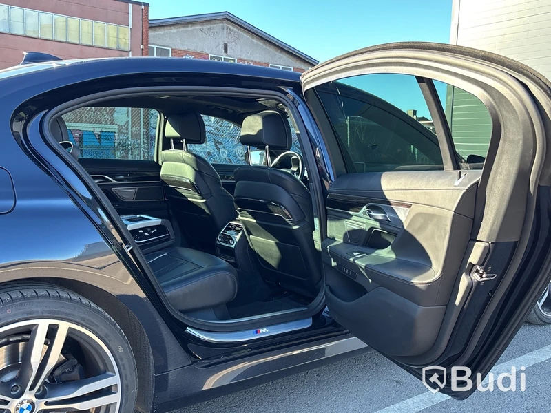 BMW 750 LD xDrive G12 | 9690 mil | 2018 | M-Sport | Executive