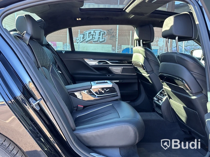 BMW 750 LD xDrive G12 | 9690 mil | 2018 | M-Sport | Executive