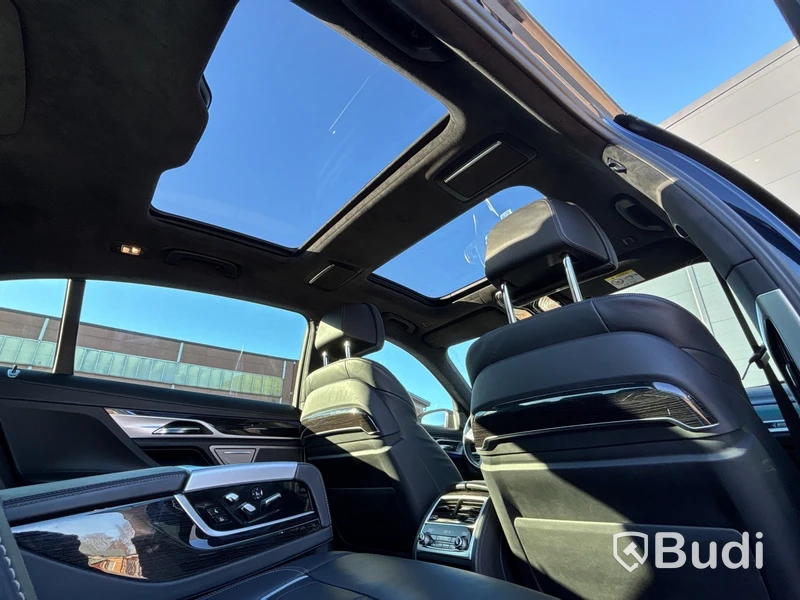 BMW 750 LD xDrive G12 | 9690 mil | 2018 | M-Sport | Executive