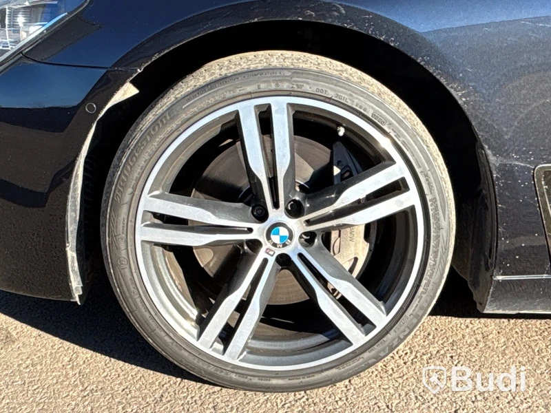 BMW 750 LD xDrive G12 | 9690 mil | 2018 | M-Sport | Executive