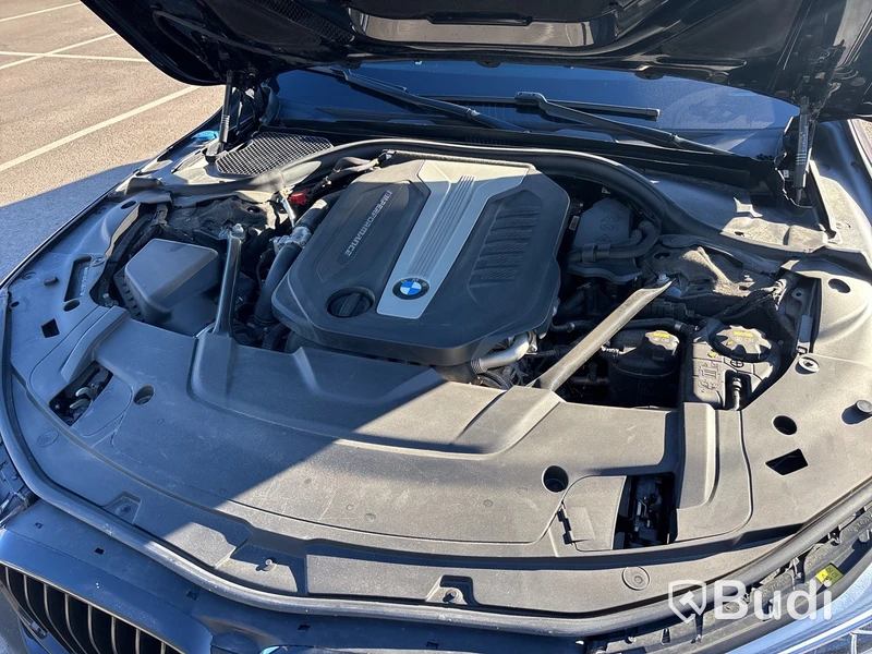 BMW 750 LD xDrive G12 | 9690 mil | 2018 | M-Sport | Executive