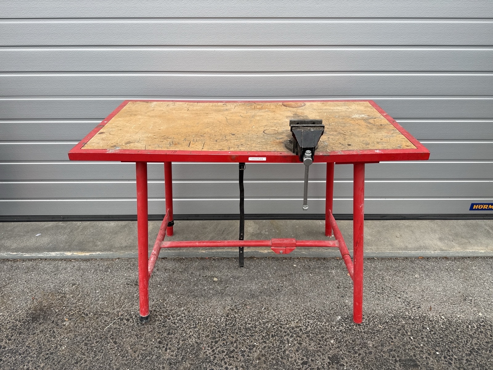 Arbetsbord med skruvstäd | 120x62x82 cm