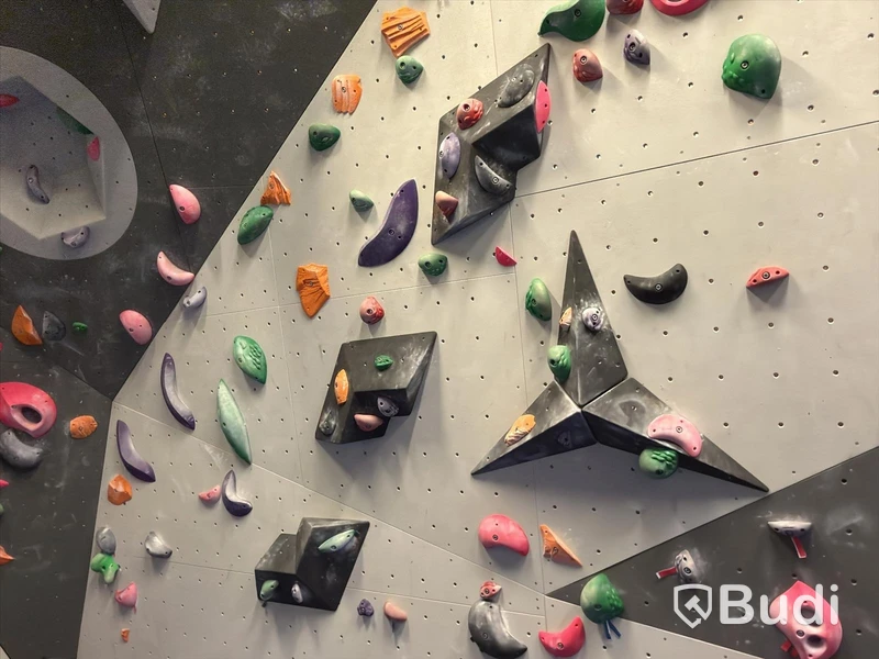 Stor klättervägg, Bouldering, T-Wall