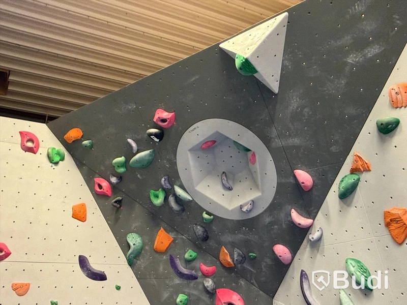 Stor klättervägg, Bouldering, T-Wall