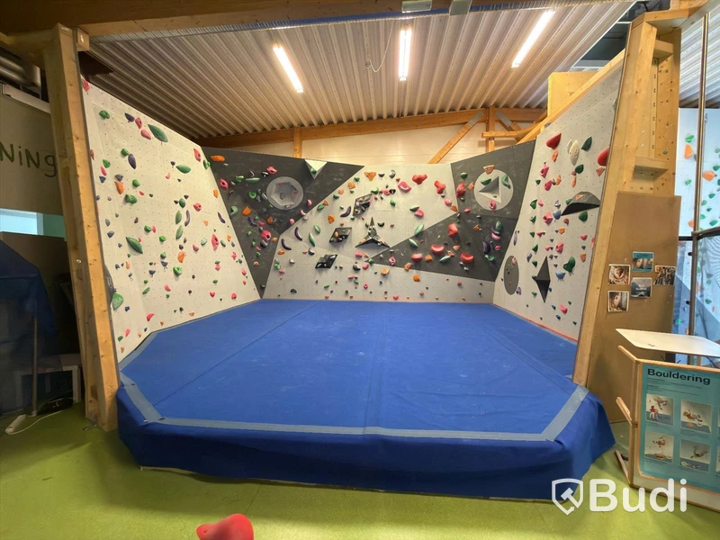 Stor klättervägg, Bouldering, T-Wall