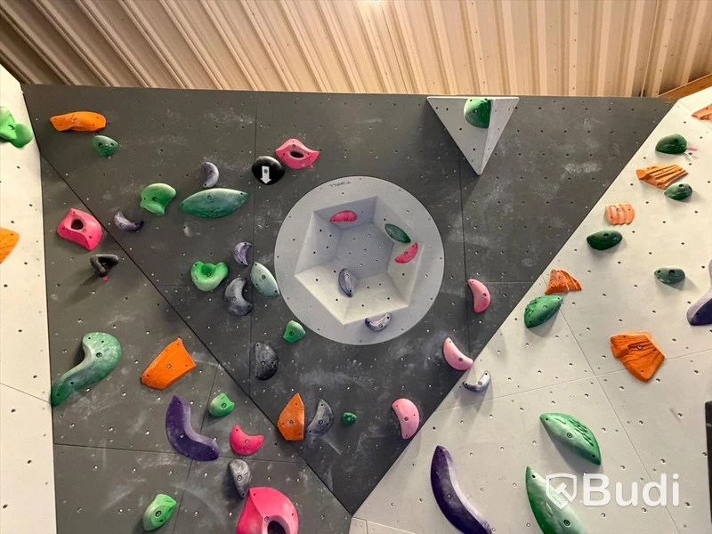 Stor klättervägg, Bouldering, T-Wall