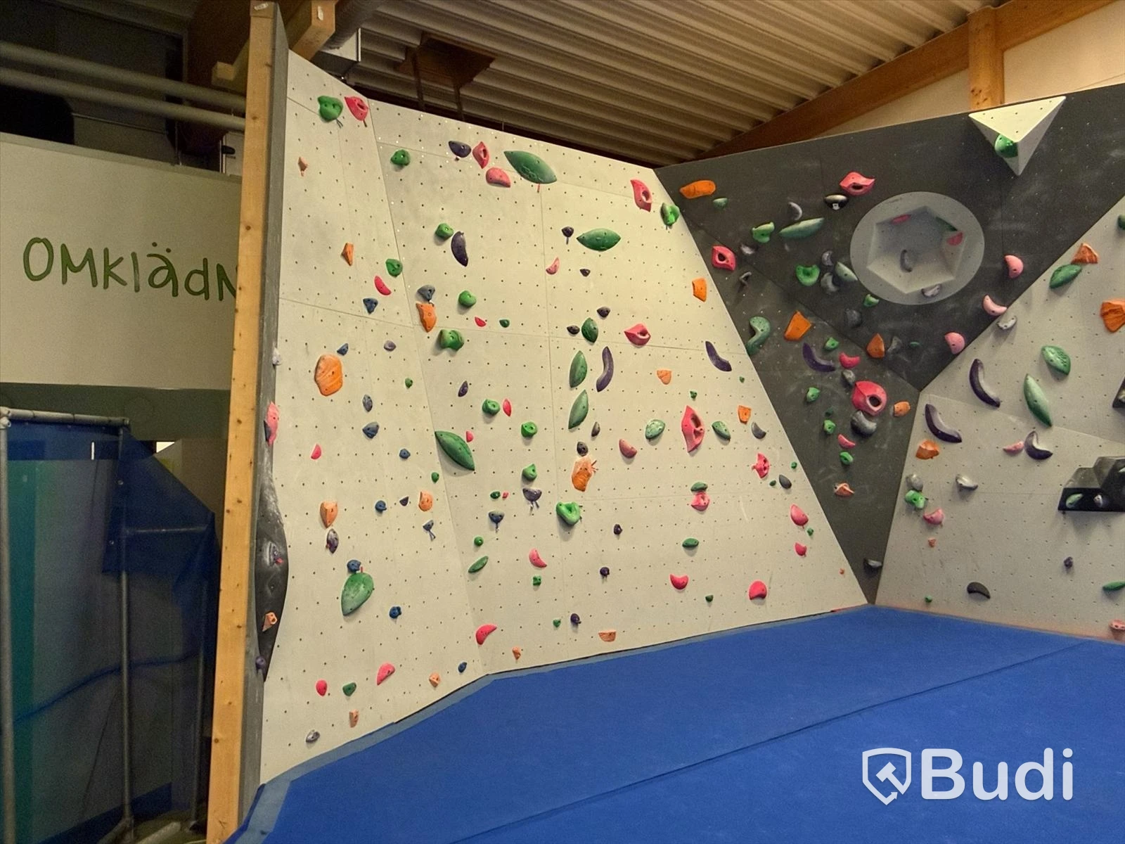 Stor klättervägg, Bouldering, T-Wall