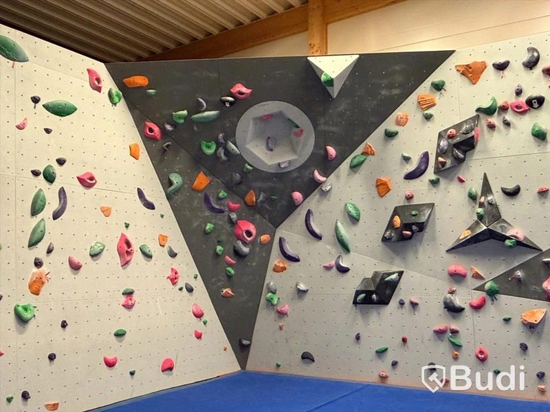Stor klättervägg, Bouldering, T-Wall