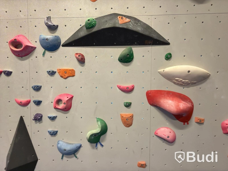 Stor klättervägg, Bouldering, T-Wall