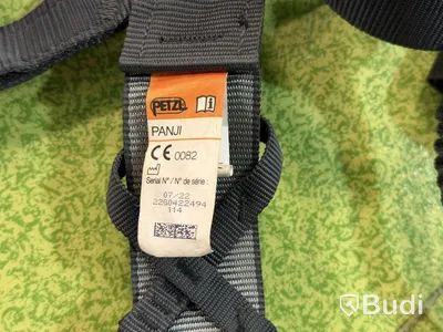 Petzl climbing harnesses, 6 pcs, and 1 climbing bag