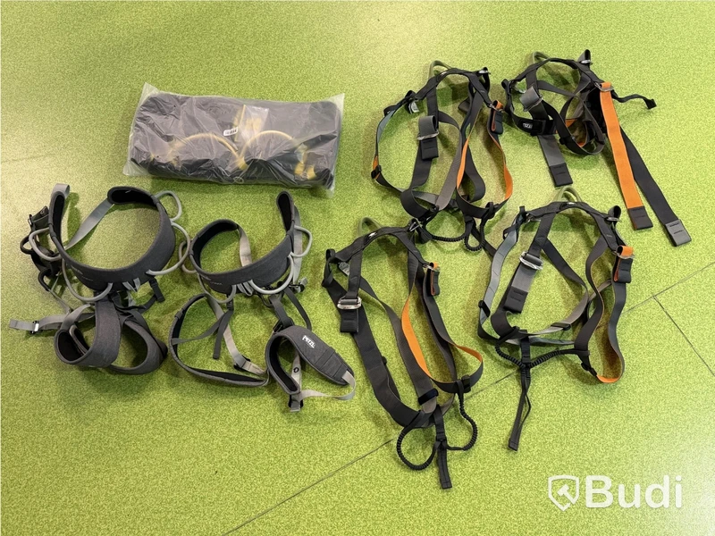 Petzl climbing harnesses, 6 pcs, and 1 climbing bag