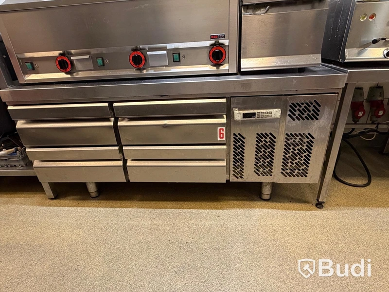 Infrico refrigerated counter, 4 drawers