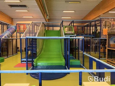 Stor lek- och klätterställning, PlayCo, längd ca 37 meter