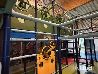 Stor lek- och klätterställning, PlayCo, längd ca 37 meter